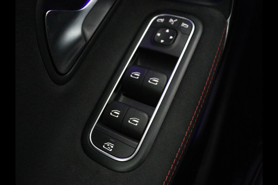 Mercedes-Benz A-Klasse AMG 35 4Matic Night | Panoramadak | Carplay | Widescreen | Stoelverwarming | Burmester | 360 camera | Sfeerverlichting | Leder/Alcantara | Navigatie