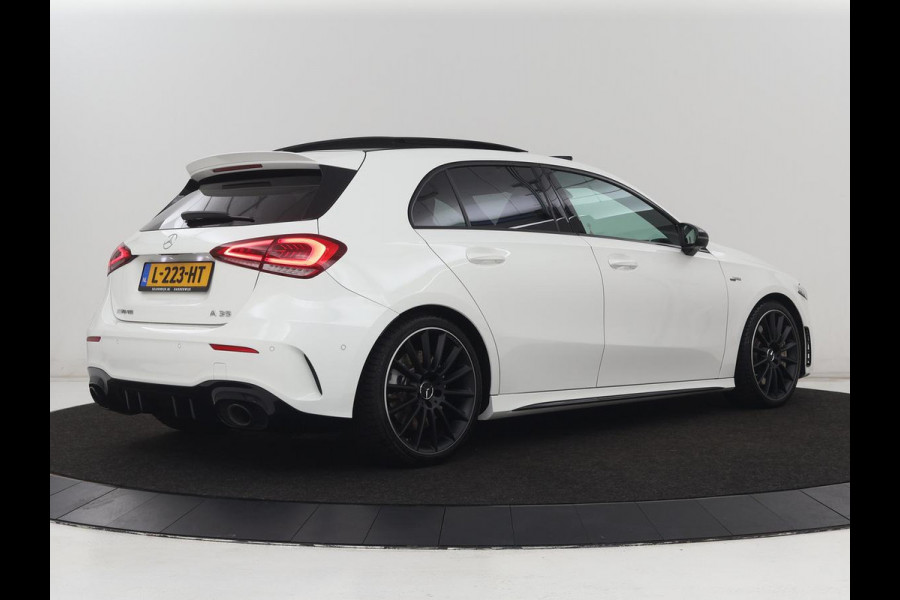 Mercedes-Benz A-Klasse AMG 35 4Matic Night | Panoramadak | Carplay | Widescreen | Stoelverwarming | Burmester | 360 camera | Sfeerverlichting | Leder/Alcantara | Navigatie