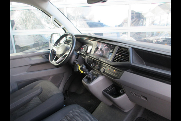 Volkswagen Transporter 2.0 TDI L1H1 airco navigatie trekhaak 3 zits