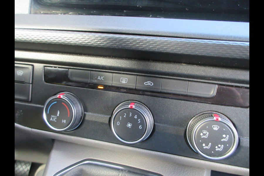 Volkswagen Transporter 2.0 TDI L1H1 airco navigatie trekhaak 3 zits