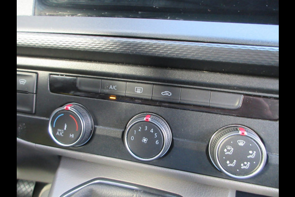 Volkswagen Transporter 2.0 TDI L1H1 airco navigatie trekhaak 3 zits
