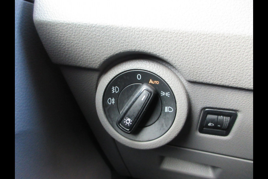 Volkswagen Transporter 2.0 TDI L1H1 airco navigatie trekhaak 3 zits