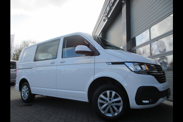 Volkswagen Transporter 2.0 TDI L1H1 airco navigatie trekhaak 3 zits