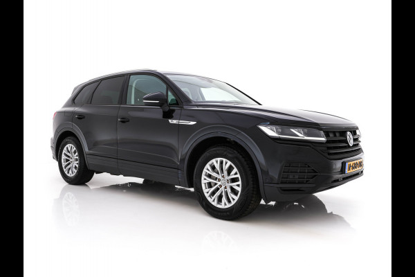 Volkswagen Touareg 3.0 TDI R-Line (INCL-BTW) Aut. *LEATHER | FULL-LED | BLIND-SPOT | HEATED-COMFORTSEATS | AIR-SUSPENSION | KEYLESS | CAMERA | NAVI-FULLMAP | PRIVACY-GLASS | ADAPTIVE-CRUISE |  SHIFT-PADDLES | TOWBAR*