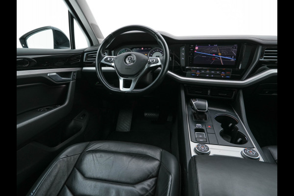 Volkswagen Touareg 3.0 TDI R-Line (INCL-BTW) Aut. *LEATHER | FULL-LED | BLIND-SPOT | HEATED-COMFORTSEATS | AIR-SUSPENSION | KEYLESS | CAMERA | NAVI-FULLMAP | PRIVACY-GLASS | ADAPTIVE-CRUISE |  SHIFT-PADDLES | TOWBAR*
