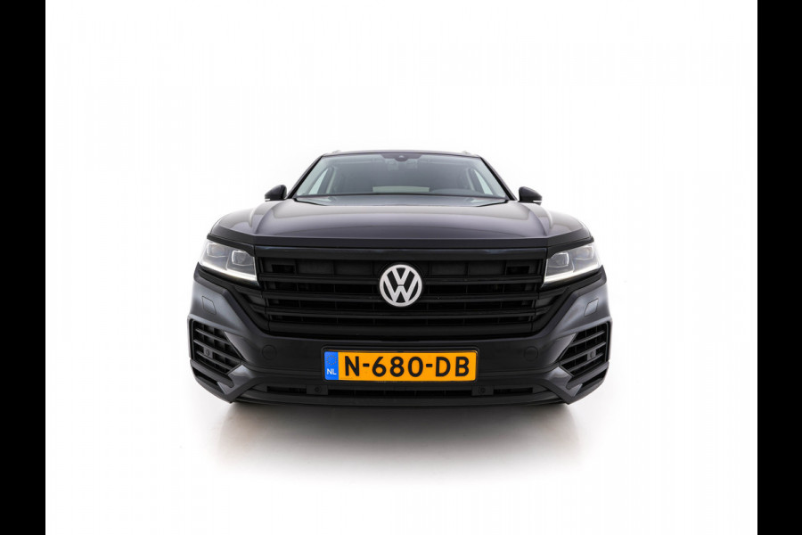 Volkswagen Touareg 3.0 TDI R-Line (INCL-BTW) Aut. *LEATHER | FULL-LED | BLIND-SPOT | HEATED-COMFORTSEATS | AIR-SUSPENSION | KEYLESS | CAMERA | NAVI-FULLMAP | PRIVACY-GLASS | ADAPTIVE-CRUISE |  SHIFT-PADDLES | TOWBAR*