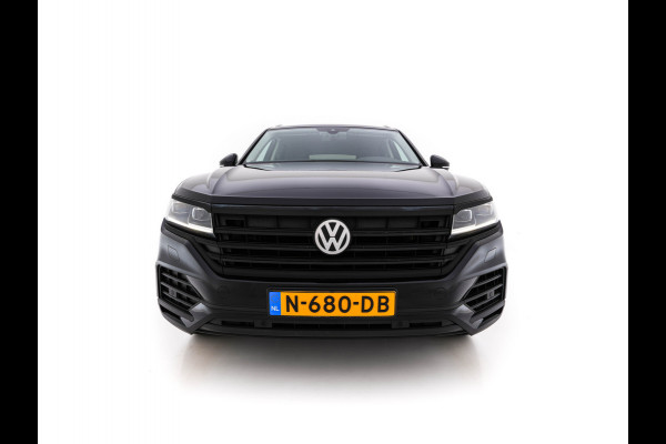 Volkswagen Touareg 3.0 TDI R-Line (INCL-BTW) Aut. *LEATHER | FULL-LED | BLIND-SPOT | HEATED-COMFORTSEATS | AIR-SUSPENSION | KEYLESS | CAMERA | NAVI-FULLMAP | PRIVACY-GLASS | ADAPTIVE-CRUISE |  SHIFT-PADDLES | TOWBAR*