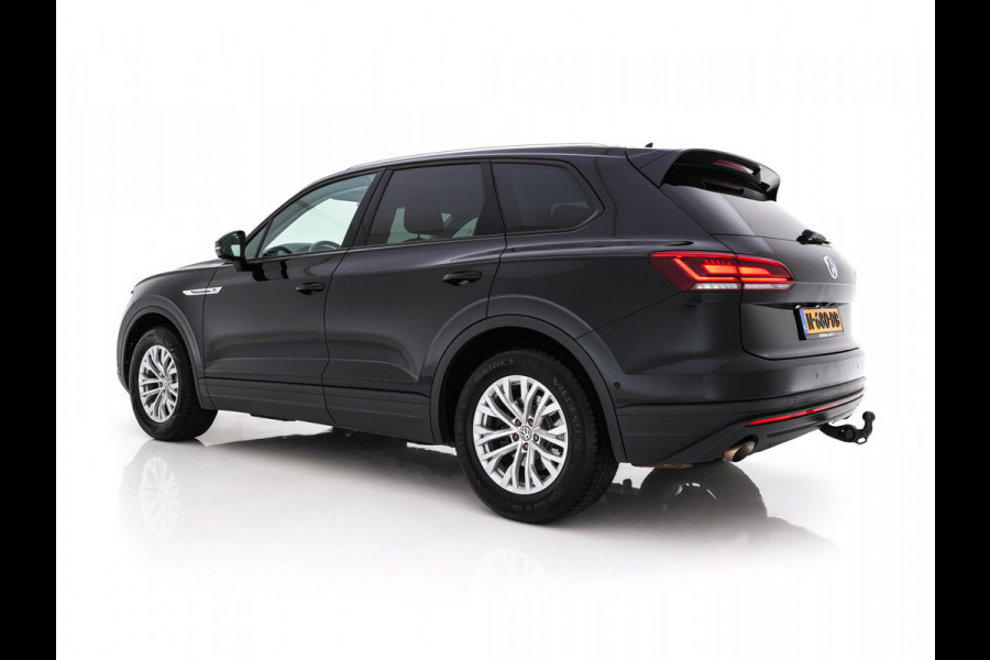 Volkswagen Touareg 3.0 TDI R-Line (INCL-BTW) Aut. *LEATHER | FULL-LED | BLIND-SPOT | HEATED-COMFORTSEATS | AIR-SUSPENSION | KEYLESS | CAMERA | NAVI-FULLMAP | PRIVACY-GLASS | ADAPTIVE-CRUISE |  SHIFT-PADDLES | TOWBAR*