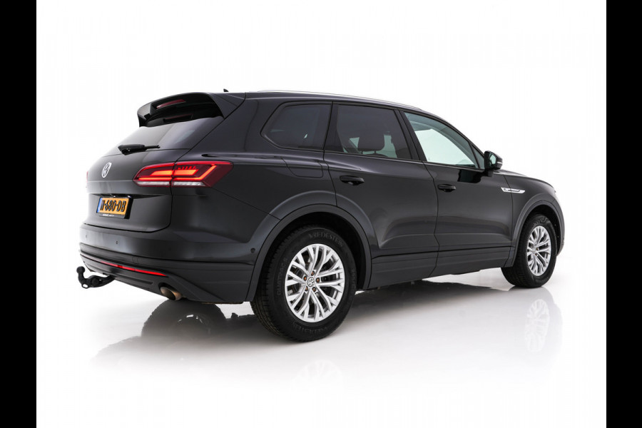 Volkswagen Touareg 3.0 TDI R-Line (INCL-BTW) Aut. *LEATHER | FULL-LED | BLIND-SPOT | HEATED-COMFORTSEATS | AIR-SUSPENSION | KEYLESS | CAMERA | NAVI-FULLMAP | PRIVACY-GLASS | ADAPTIVE-CRUISE |  SHIFT-PADDLES | TOWBAR*