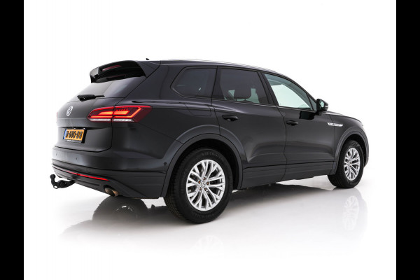 Volkswagen Touareg 3.0 TDI R-Line (INCL-BTW) Aut. *LEATHER | FULL-LED | BLIND-SPOT | HEATED-COMFORTSEATS | AIR-SUSPENSION | KEYLESS | CAMERA | NAVI-FULLMAP | PRIVACY-GLASS | ADAPTIVE-CRUISE |  SHIFT-PADDLES | TOWBAR*