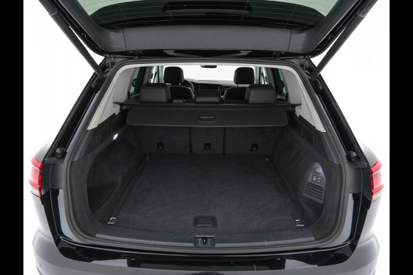 Volkswagen Touareg 3.0 TDI R-Line (INCL-BTW) Aut. *LEATHER | FULL-LED | BLIND-SPOT | HEATED-COMFORTSEATS | AIR-SUSPENSION | KEYLESS | CAMERA | NAVI-FULLMAP | PRIVACY-GLASS | ADAPTIVE-CRUISE |  SHIFT-PADDLES | TOWBAR*
