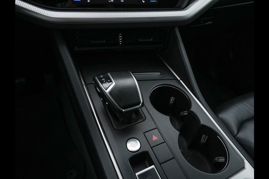 Volkswagen Touareg 3.0 TDI R-Line (INCL-BTW) Aut. *LEATHER | FULL-LED | BLIND-SPOT | HEATED-COMFORTSEATS | AIR-SUSPENSION | KEYLESS | CAMERA | NAVI-FULLMAP | PRIVACY-GLASS | ADAPTIVE-CRUISE |  SHIFT-PADDLES | TOWBAR*