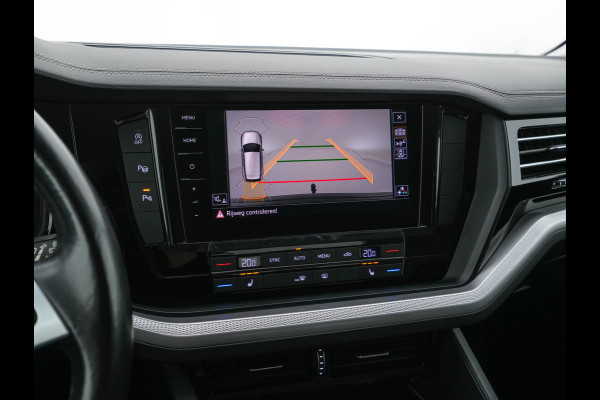 Volkswagen Touareg 3.0 TDI R-Line (INCL-BTW) Aut. *LEATHER | FULL-LED | BLIND-SPOT | HEATED-COMFORTSEATS | AIR-SUSPENSION | KEYLESS | CAMERA | NAVI-FULLMAP | PRIVACY-GLASS | ADAPTIVE-CRUISE |  SHIFT-PADDLES | TOWBAR*