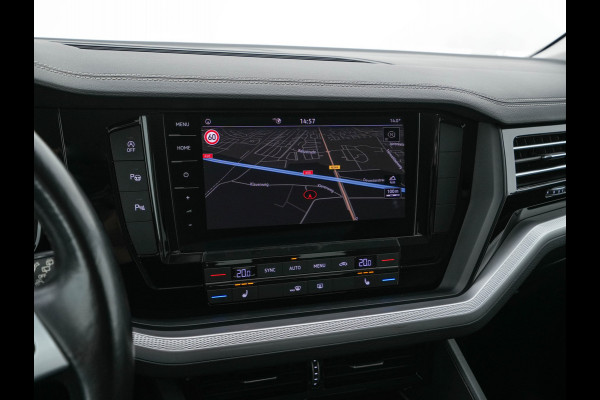 Volkswagen Touareg 3.0 TDI R-Line (INCL-BTW) Aut. *LEATHER | FULL-LED | BLIND-SPOT | HEATED-COMFORTSEATS | AIR-SUSPENSION | KEYLESS | CAMERA | NAVI-FULLMAP | PRIVACY-GLASS | ADAPTIVE-CRUISE |  SHIFT-PADDLES | TOWBAR*