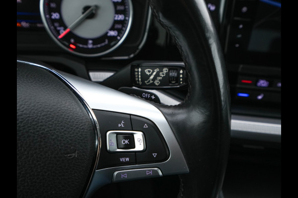 Volkswagen Touareg 3.0 TDI R-Line (INCL-BTW) Aut. *LEATHER | FULL-LED | BLIND-SPOT | HEATED-COMFORTSEATS | AIR-SUSPENSION | KEYLESS | CAMERA | NAVI-FULLMAP | PRIVACY-GLASS | ADAPTIVE-CRUISE |  SHIFT-PADDLES | TOWBAR*