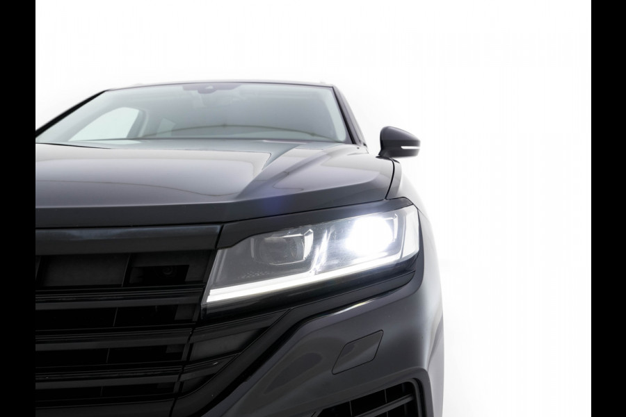 Volkswagen Touareg 3.0 TDI R-Line (INCL-BTW) Aut. *LEATHER | FULL-LED | BLIND-SPOT | HEATED-COMFORTSEATS | AIR-SUSPENSION | KEYLESS | CAMERA | NAVI-FULLMAP | PRIVACY-GLASS | ADAPTIVE-CRUISE |  SHIFT-PADDLES | TOWBAR*