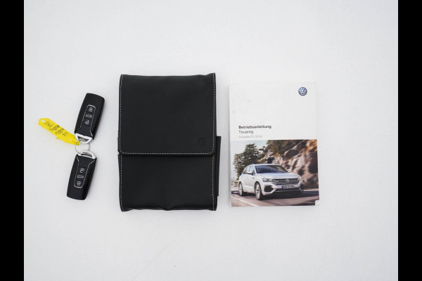 Volkswagen Touareg 3.0 TDI R-Line (INCL-BTW) Aut. *LEATHER | FULL-LED | BLIND-SPOT | HEATED-COMFORTSEATS | AIR-SUSPENSION | KEYLESS | CAMERA | NAVI-FULLMAP | PRIVACY-GLASS | ADAPTIVE-CRUISE |  SHIFT-PADDLES | TOWBAR*