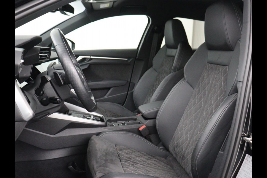Audi A3 2.0 TFSI S3 quattro | Adaptive cruise | Bang & Olufsen | Matrix LED | Leder/Alcantara | Park Assist | Stoelverwarming | Virtual Cockpit | Carplay | Navigatie | Sportstoelen | Climate control