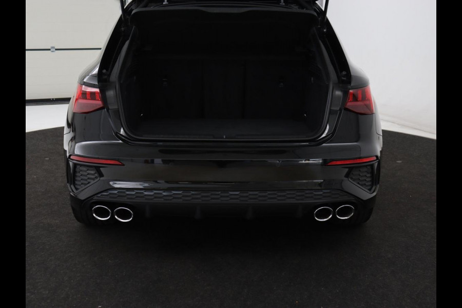 Audi A3 2.0 TFSI S3 quattro | Adaptive cruise | Bang & Olufsen | Matrix LED | Leder/Alcantara | Park Assist | Stoelverwarming | Virtual Cockpit | Carplay | Navigatie | Sportstoelen | Climate control