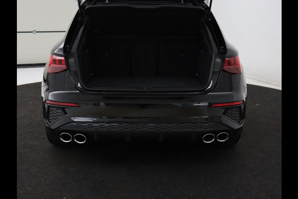 Audi A3 2.0 TFSI S3 quattro | Adaptive cruise | Bang & Olufsen | Matrix LED | Leder/Alcantara | Park Assist | Stoelverwarming | Virtual Cockpit | Carplay | Navigatie | Sportstoelen | Climate control