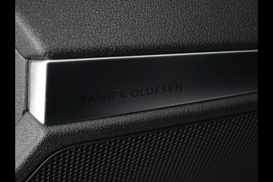 Audi A3 2.0 TFSI S3 quattro | Adaptive cruise | Bang & Olufsen | Matrix LED | Leder/Alcantara | Park Assist | Stoelverwarming | Virtual Cockpit | Carplay | Navigatie | Sportstoelen | Climate control