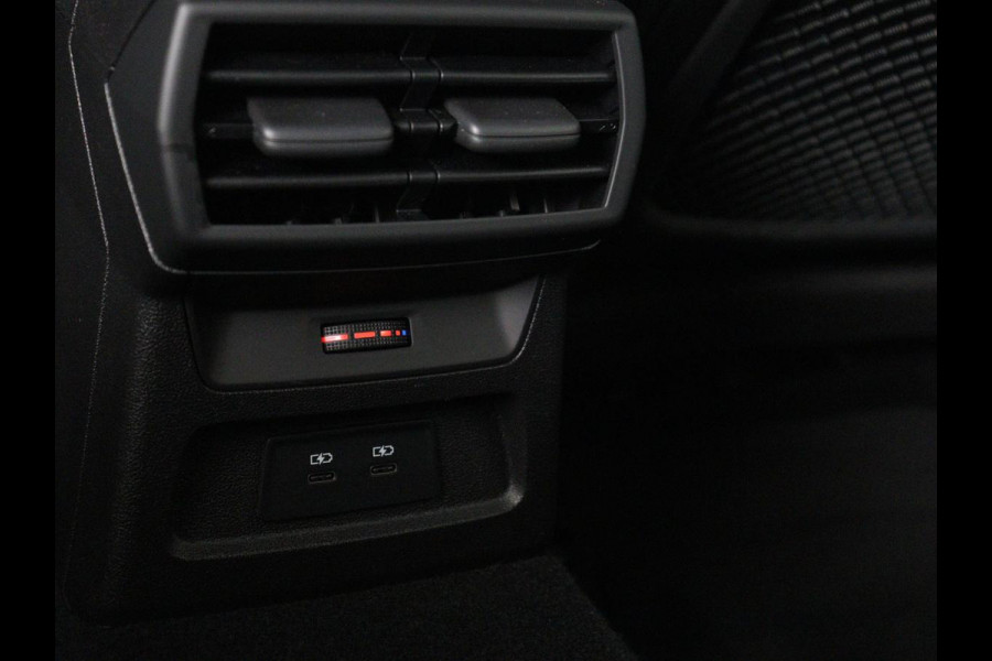 Audi A3 2.0 TFSI S3 quattro | Adaptive cruise | Bang & Olufsen | Matrix LED | Leder/Alcantara | Park Assist | Stoelverwarming | Virtual Cockpit | Carplay | Navigatie | Sportstoelen | Climate control