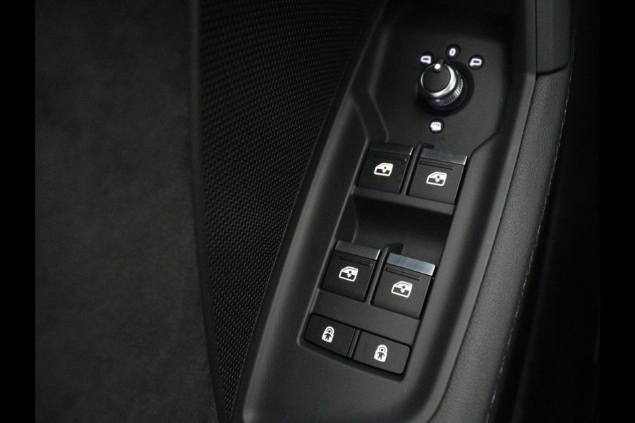 Audi A3 2.0 TFSI S3 quattro | Adaptive cruise | Bang & Olufsen | Matrix LED | Leder/Alcantara | Park Assist | Stoelverwarming | Virtual Cockpit | Carplay | Navigatie | Sportstoelen | Climate control