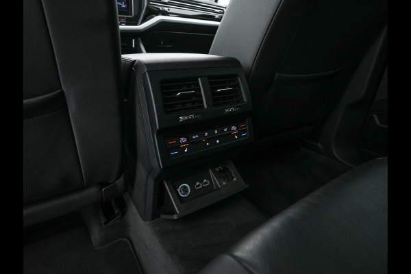 Volkswagen Touareg 3.0 TDI R-Line (INCL-BTW) Aut. *LEATHER | FULL-LED | BLIND-SPOT | HEATED-COMFORTSEATS | AIR-SUSPENSION | KEYLESS | CAMERA | NAVI-FULLMAP | PRIVACY-GLASS | ADAPTIVE-CRUISE |  SHIFT-PADDLES | TOWBAR*