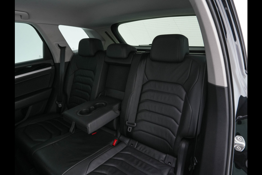 Volkswagen Touareg 3.0 TDI R-Line (INCL-BTW) Aut. *LEATHER | FULL-LED | BLIND-SPOT | HEATED-COMFORTSEATS | AIR-SUSPENSION | KEYLESS | CAMERA | NAVI-FULLMAP | PRIVACY-GLASS | ADAPTIVE-CRUISE |  SHIFT-PADDLES | TOWBAR*