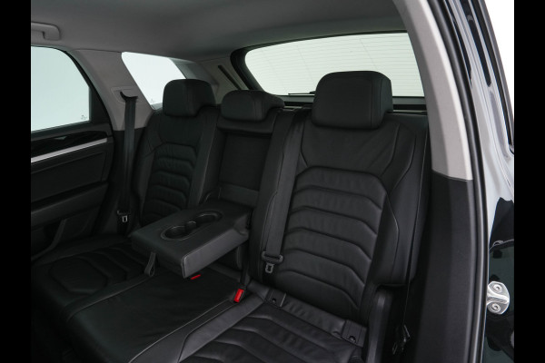 Volkswagen Touareg 3.0 TDI R-Line (INCL-BTW) Aut. *LEATHER | FULL-LED | BLIND-SPOT | HEATED-COMFORTSEATS | AIR-SUSPENSION | KEYLESS | CAMERA | NAVI-FULLMAP | PRIVACY-GLASS | ADAPTIVE-CRUISE |  SHIFT-PADDLES | TOWBAR*