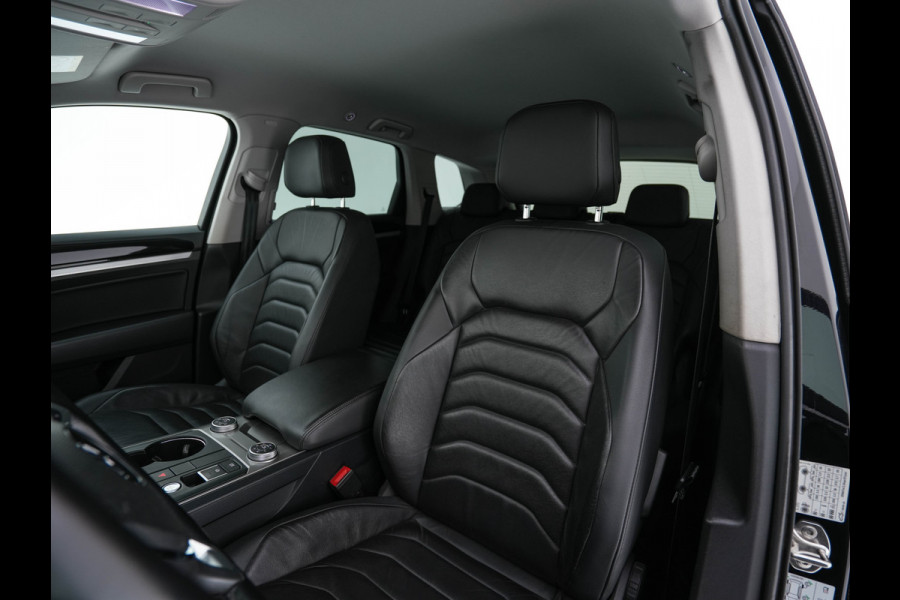 Volkswagen Touareg 3.0 TDI R-Line (INCL-BTW) Aut. *LEATHER | FULL-LED | BLIND-SPOT | HEATED-COMFORTSEATS | AIR-SUSPENSION | KEYLESS | CAMERA | NAVI-FULLMAP | PRIVACY-GLASS | ADAPTIVE-CRUISE |  SHIFT-PADDLES | TOWBAR*