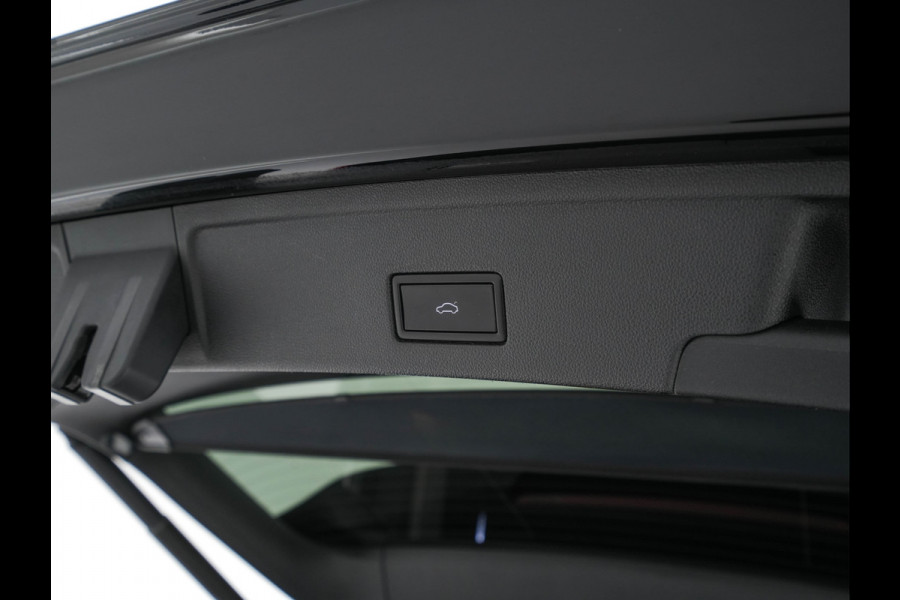 Volkswagen Touareg 3.0 TDI R-Line (INCL-BTW) Aut. *LEATHER | FULL-LED | BLIND-SPOT | HEATED-COMFORTSEATS | AIR-SUSPENSION | KEYLESS | CAMERA | NAVI-FULLMAP | PRIVACY-GLASS | ADAPTIVE-CRUISE |  SHIFT-PADDLES | TOWBAR*