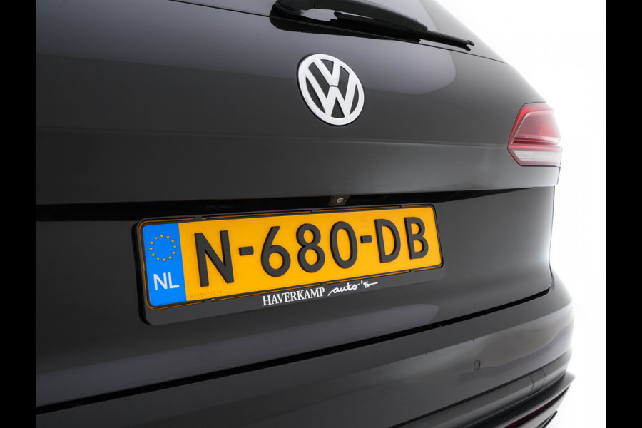 Volkswagen Touareg 3.0 TDI R-Line (INCL-BTW) Aut. *LEATHER | FULL-LED | BLIND-SPOT | HEATED-COMFORTSEATS | AIR-SUSPENSION | KEYLESS | CAMERA | NAVI-FULLMAP | PRIVACY-GLASS | ADAPTIVE-CRUISE |  SHIFT-PADDLES | TOWBAR*