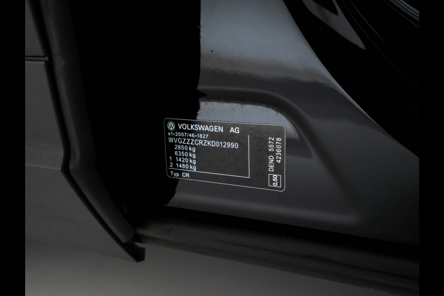 Volkswagen Touareg 3.0 TDI R-Line (INCL-BTW) Aut. *LEATHER | FULL-LED | BLIND-SPOT | HEATED-COMFORTSEATS | AIR-SUSPENSION | KEYLESS | CAMERA | NAVI-FULLMAP | PRIVACY-GLASS | ADAPTIVE-CRUISE |  SHIFT-PADDLES | TOWBAR*