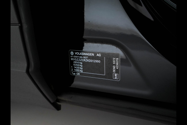 Volkswagen Touareg 3.0 TDI R-Line (INCL-BTW) Aut. *LEATHER | FULL-LED | BLIND-SPOT | HEATED-COMFORTSEATS | AIR-SUSPENSION | KEYLESS | CAMERA | NAVI-FULLMAP | PRIVACY-GLASS | ADAPTIVE-CRUISE |  SHIFT-PADDLES | TOWBAR*