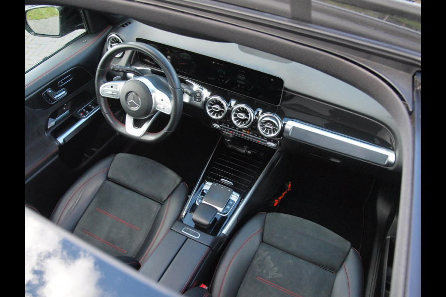 Mercedes-Benz Glb 200 Business Solution AMG 7 persoons | Panoramadak | Trekhaak | Burmester | Sfeerverlichting | Camera |