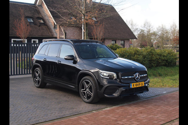 Mercedes-Benz Glb 200 Business Solution AMG 7 persoons | Panoramadak | Trekhaak | Burmester | Sfeerverlichting | Camera |