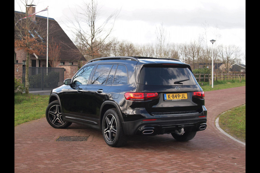 Mercedes-Benz Glb 200 Business Solution AMG 7 persoons | Panoramadak | Trekhaak | Burmester | Sfeerverlichting | Camera |