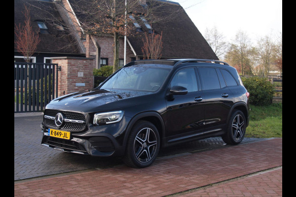 Mercedes-Benz Glb 200 Business Solution AMG 7 persoons | Panoramadak | Trekhaak | Burmester | Sfeerverlichting | Camera |