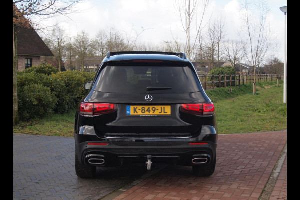 Mercedes-Benz Glb 200 Business Solution AMG 7 persoons | Panoramadak | Trekhaak | Burmester | Sfeerverlichting | Camera |