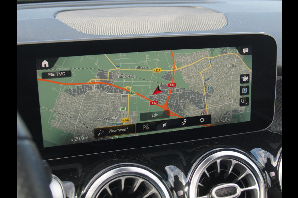 Mercedes-Benz Glb 200 Business Solution AMG 7 persoons | Panoramadak | Trekhaak | Burmester | Sfeerverlichting | Camera |