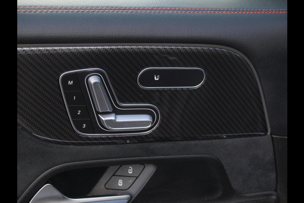 Mercedes-Benz Glb 200 Business Solution AMG 7 persoons | Panoramadak | Trekhaak | Burmester | Sfeerverlichting | Camera |