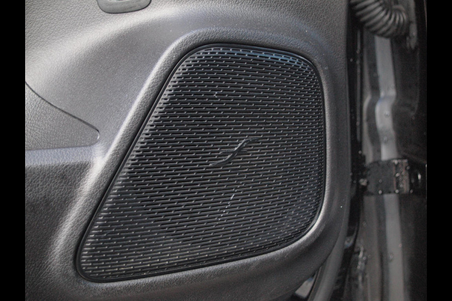 Mercedes-Benz Glb 200 Business Solution AMG 7 persoons | Panoramadak | Trekhaak | Burmester | Sfeerverlichting | Camera |