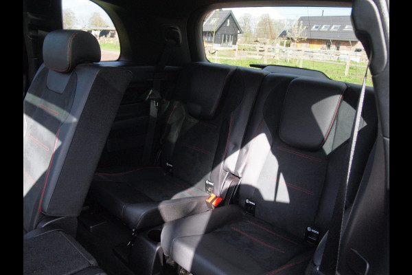 Mercedes-Benz Glb 200 Business Solution AMG 7 persoons | Panoramadak | Trekhaak | Burmester | Sfeerverlichting | Camera |