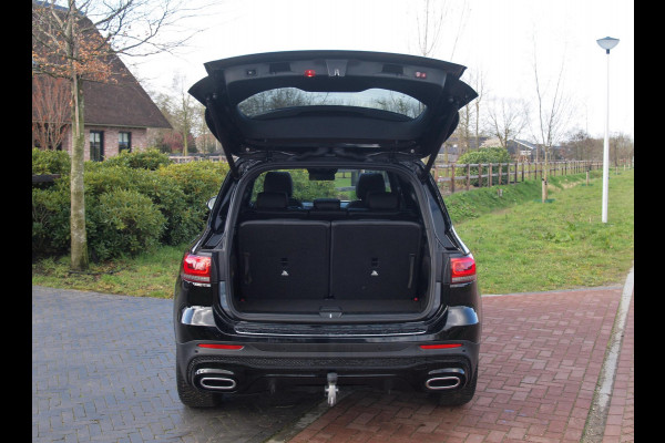 Mercedes-Benz Glb 200 Business Solution AMG 7 persoons | Panoramadak | Trekhaak | Burmester | Sfeerverlichting | Camera |