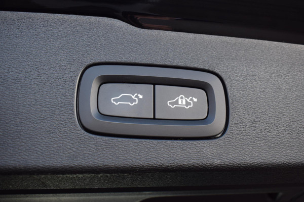 Volvo V60 2.0 B3 Momentum Business | Trekhaak | Apple CarPlay | ACC | Climate