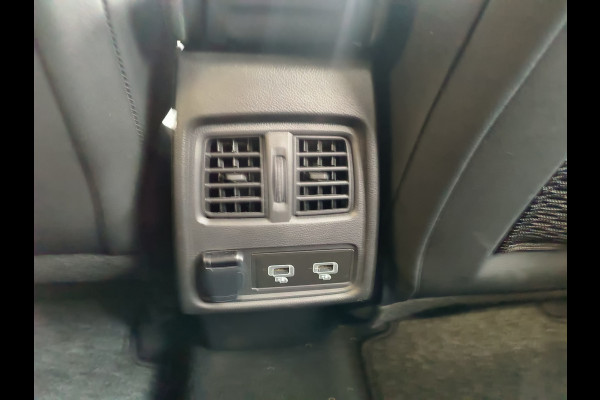 Renault Captur 1.3 TCe 140 Intens uit 2023 Rijklaar + 12 maanden Bovag-garantie Henk Jongen Auto's in Helmond,  al 50 jaar service zoals 't hoort!