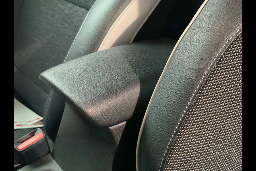 Renault Captur 1.3 TCe 140 Intens uit 2023 Rijklaar + 12 maanden Bovag-garantie Henk Jongen Auto's in Helmond,  al 50 jaar service zoals 't hoort!