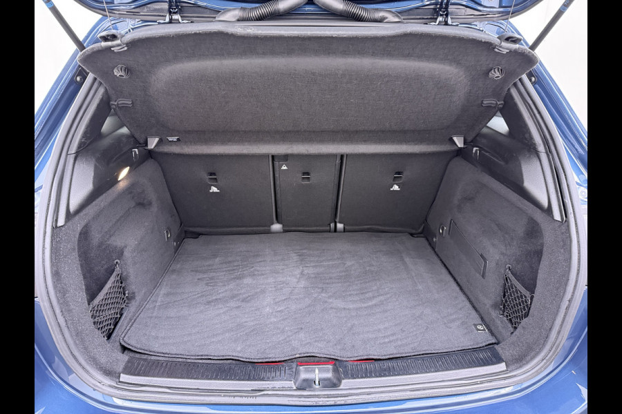 Mercedes-Benz B-Klasse 250e Luxury // Trekhaak // Panorama dak // Camera // MultiBeam LED // Sfeerverlichting // Stoelverwarming // Wide Screen