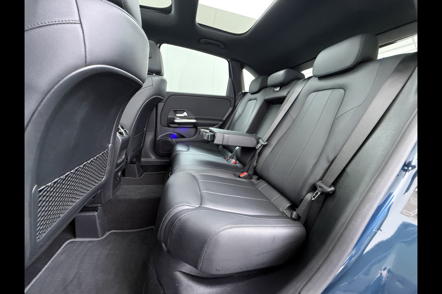 Mercedes-Benz B-Klasse 250e Luxury // Trekhaak // Panorama dak // Camera // MultiBeam LED // Sfeerverlichting // Stoelverwarming // Wide Screen